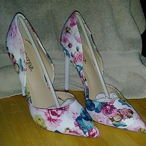 Ladies pumps